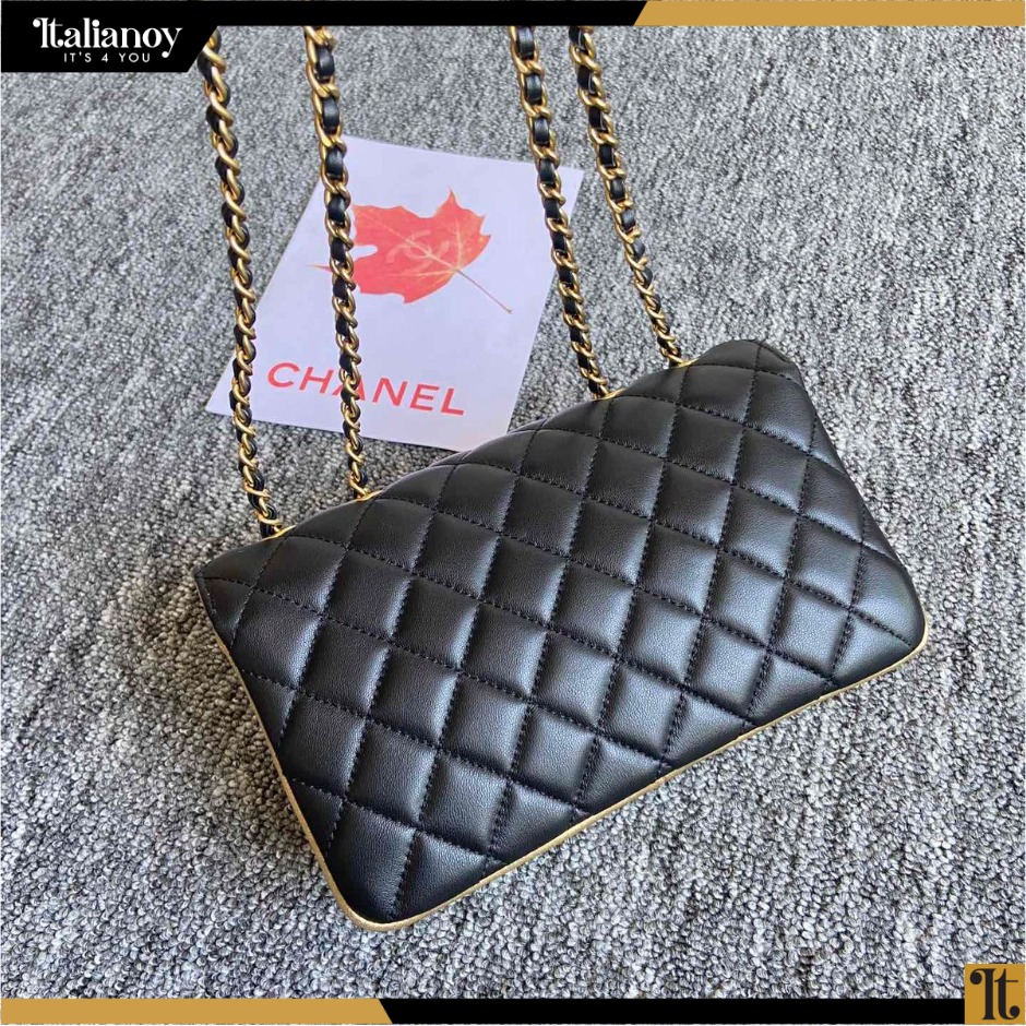 Chanel Classic double flap shoulder bag in black and gold quilted leather