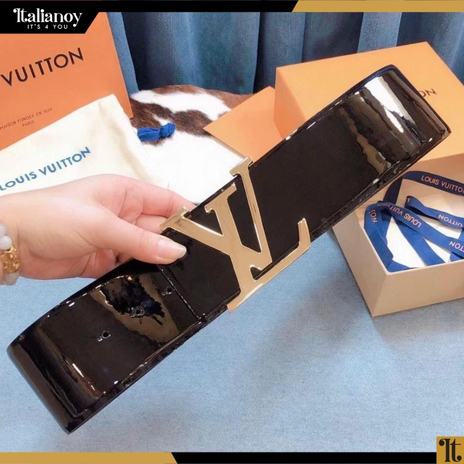 Black Louis Vuitton belt