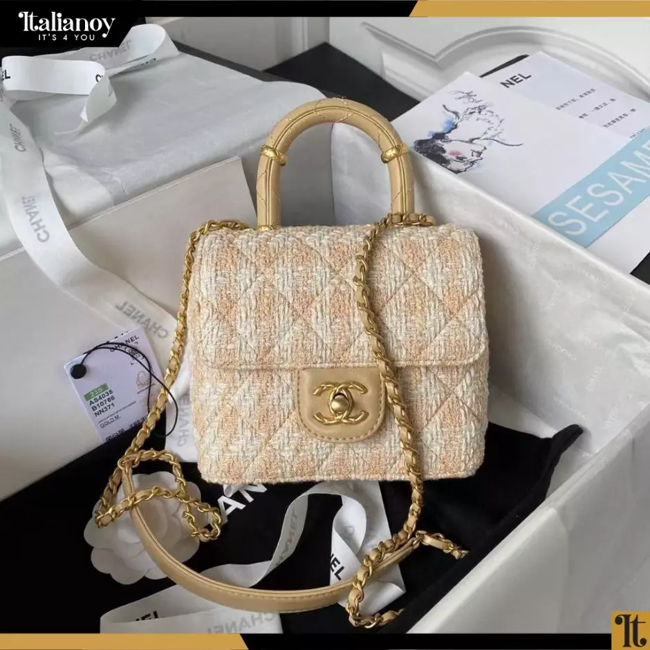 small fold-over bag with a top handle