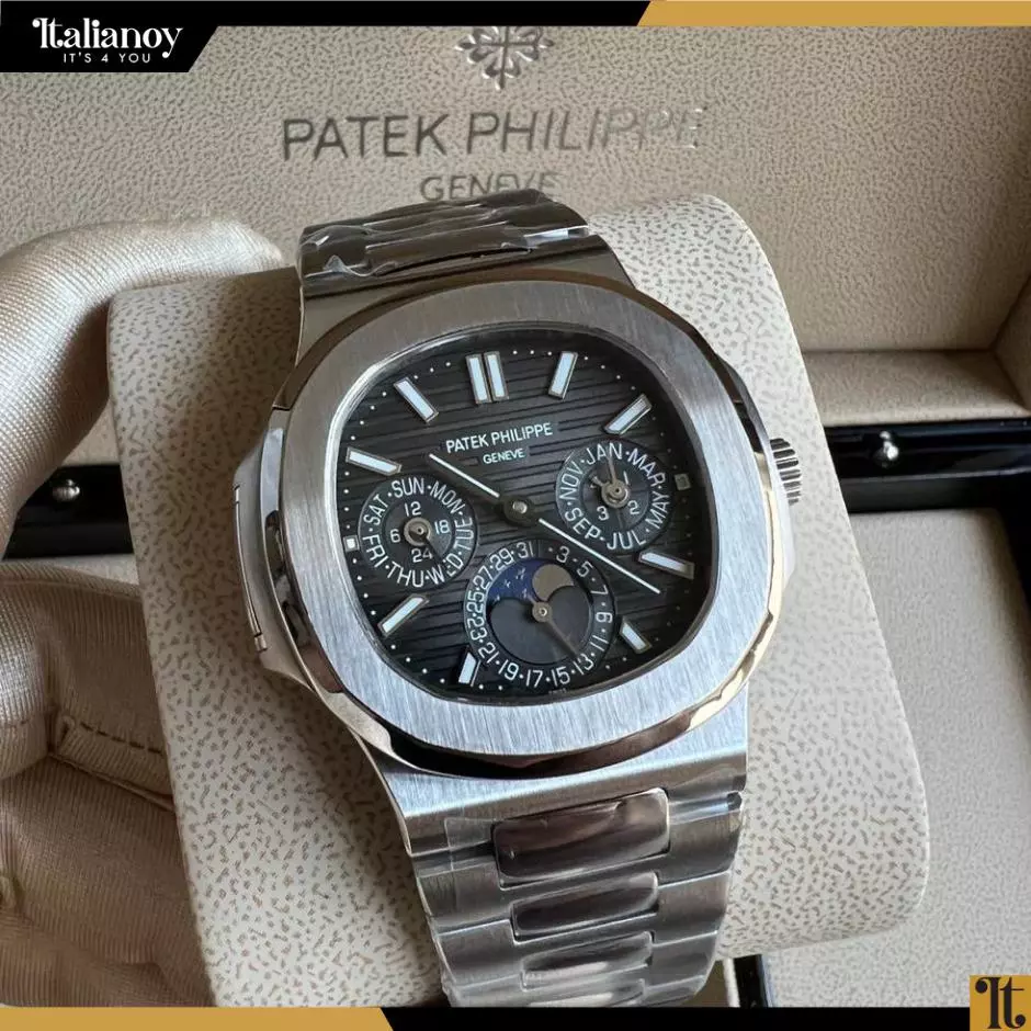 Patek Philippe Aquanaut Self-Winding Silver-Gray