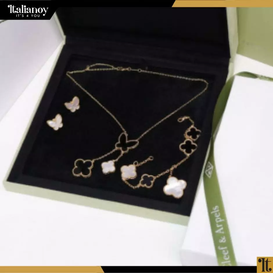 Van Cleef&Arpels Butterfly-Shaped Jewelry Set In Black And White