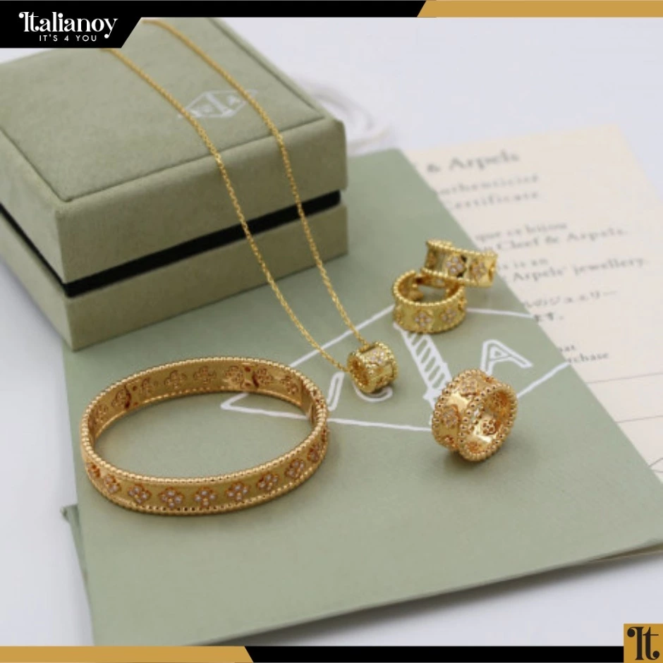 Van Cleef & Arpels Full Set Gold