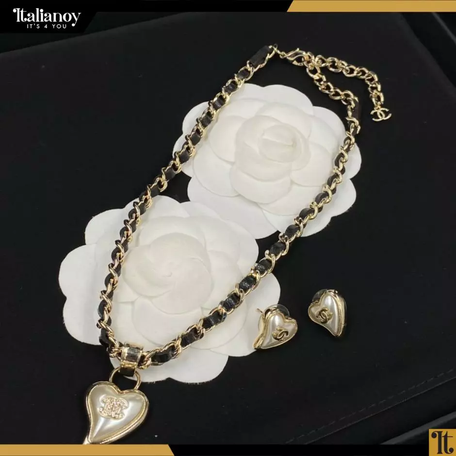 CHANEL CC Wooden Heart Chain Link Necklace White