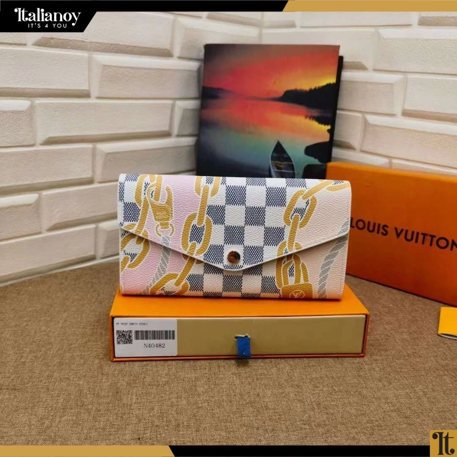 LOUIS VUITTON  Sarah Wallet