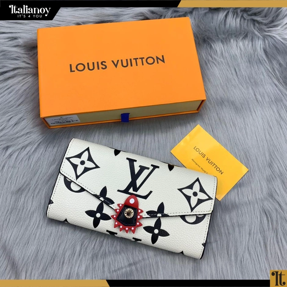 THE LOUIS VUITTON POCHETTE WALLET WHITE