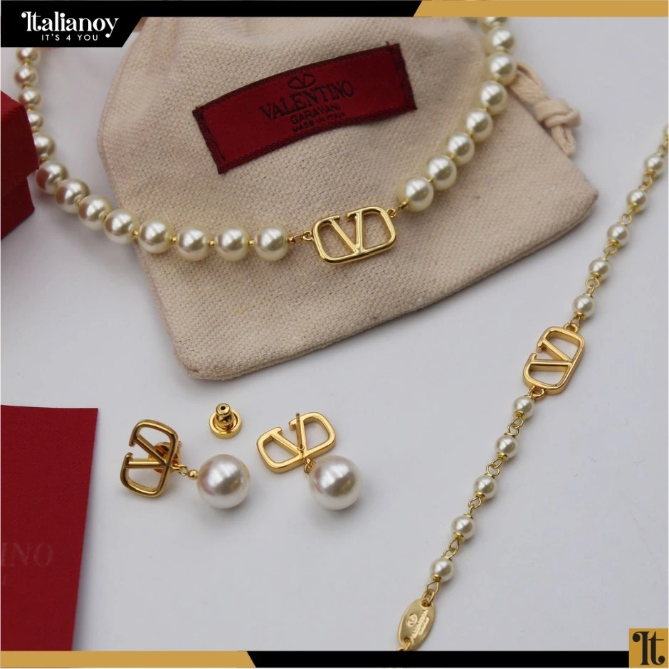VALENTINO GARAVANI Imitation Pearl Chain V Logo