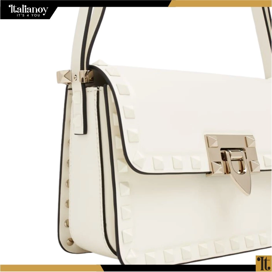 ROCKSTUD23 SMOOTH CALFSKIN SHOULDER BAG IVORY