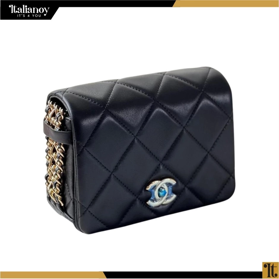 CHANEL Shoulder bag Black