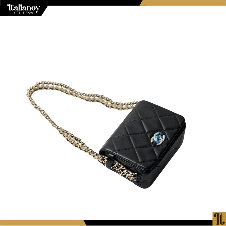 CHANEL Shoulder bag Black