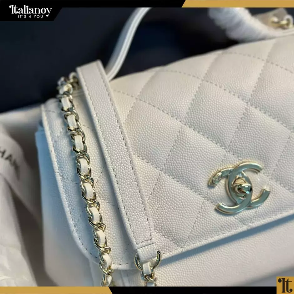 CHANEL 22B Mini Messenger Bag white