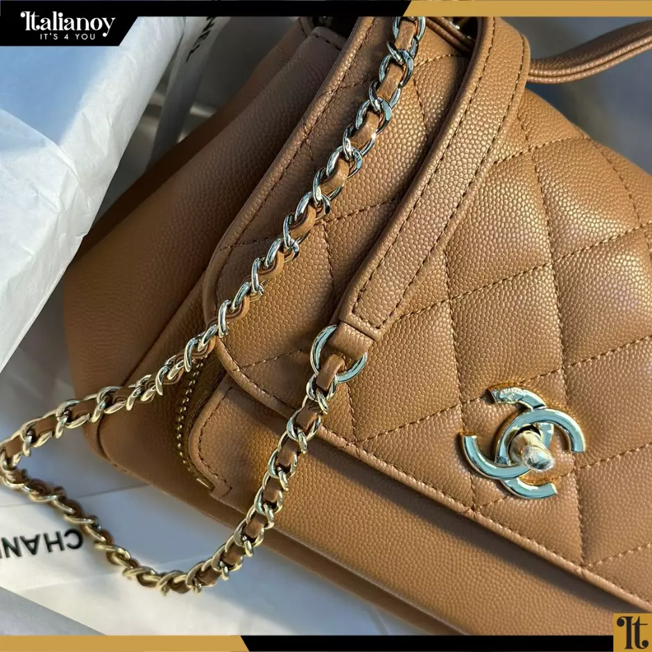 CHANEL Mini Messenger Bag