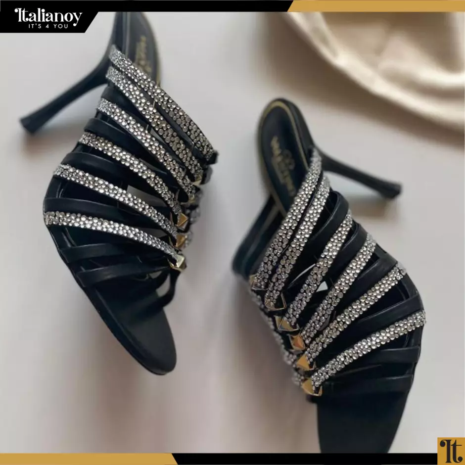 ROCKSTUD CALFSKIN LEATHER SLIDE SANDAL