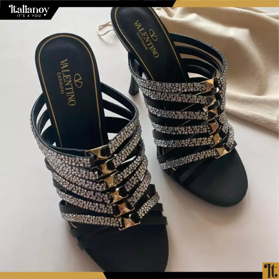 ROCKSTUD CALFSKIN LEATHER SLIDE SANDAL