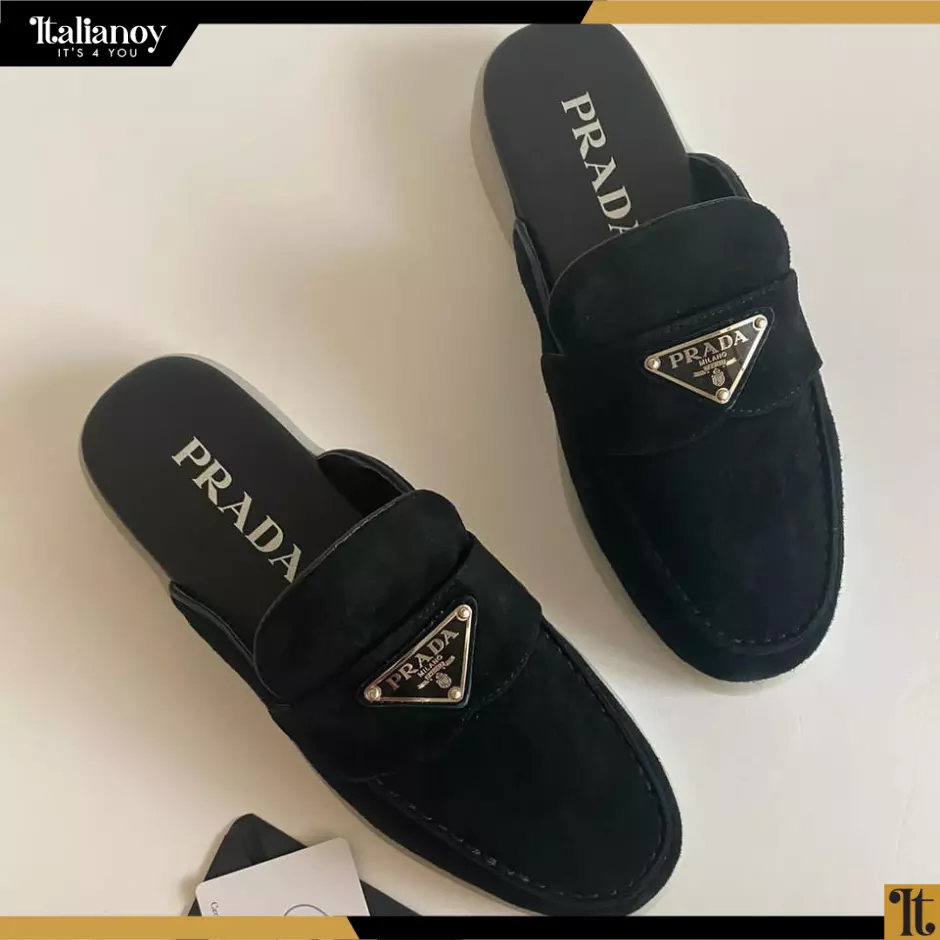 Suede leather sabots black