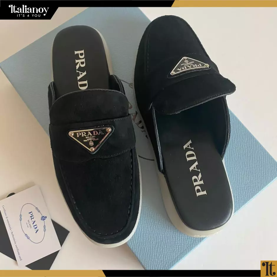 Suede leather sabots black