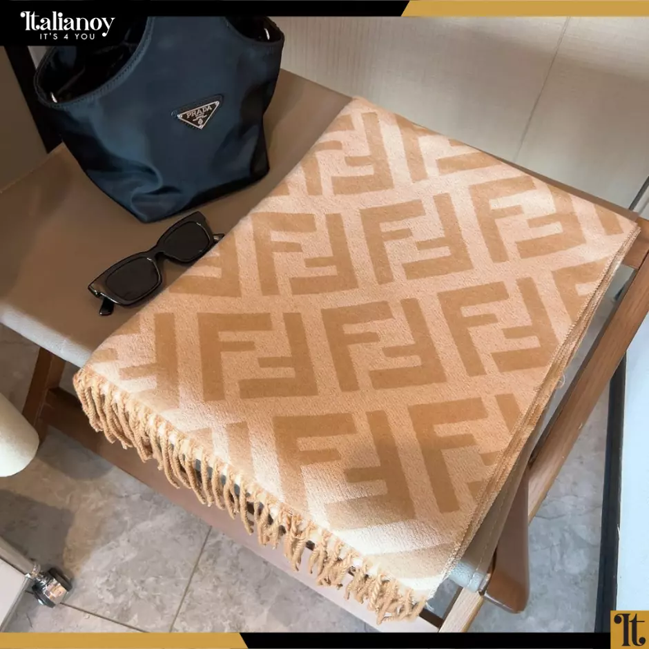 winter scarf Fendi Carmel