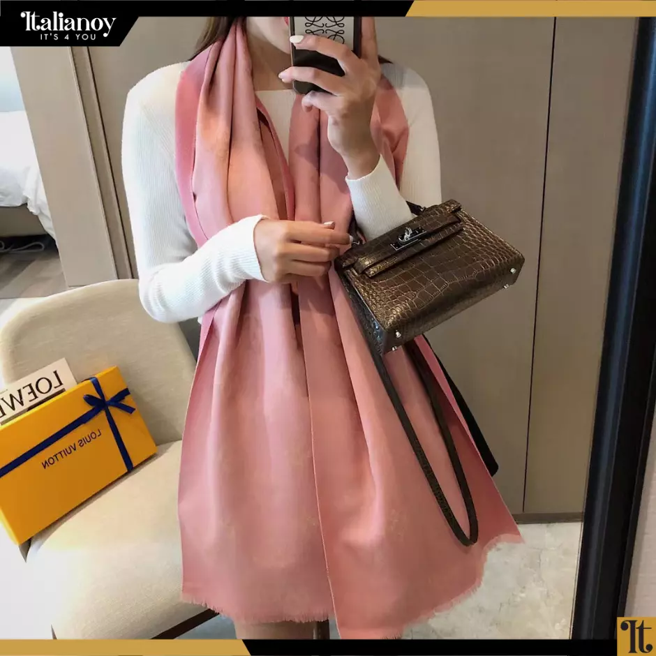 LV Stellar Scarf Ros...